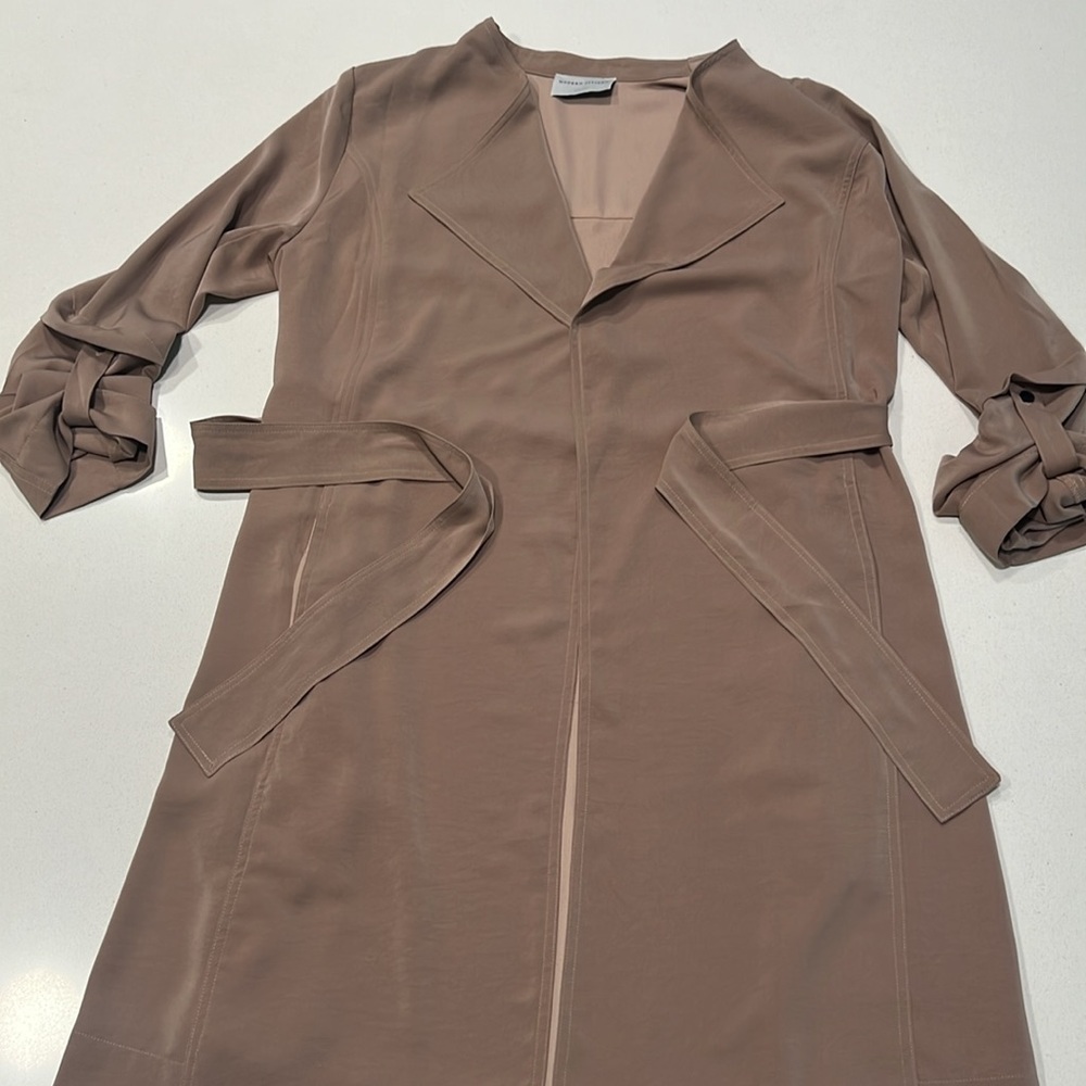 Light Weight Trench from Modern Citizen with crepe-like fabric - Picture 3 of 9